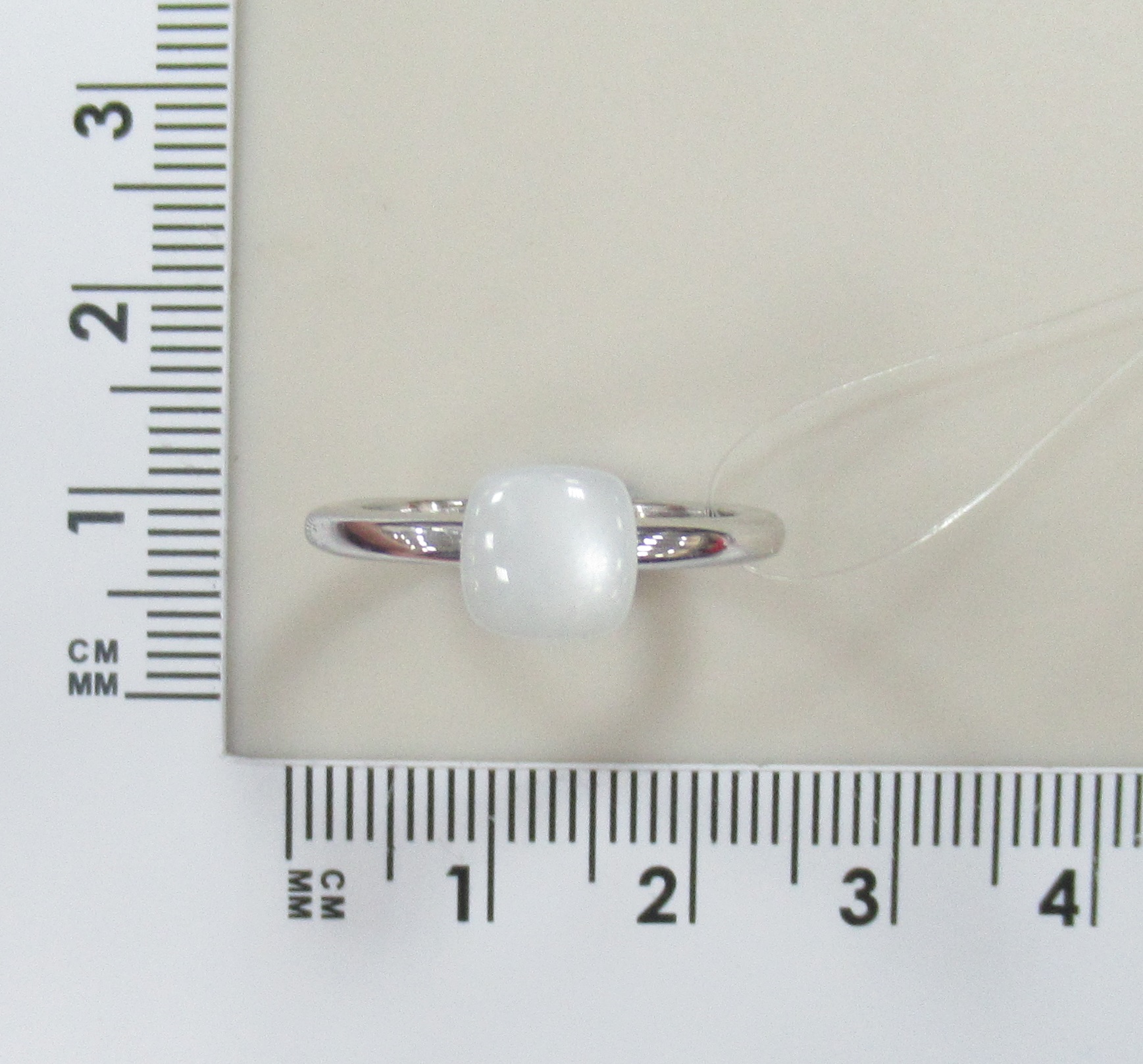 Серебряное кольцо с лунным камнем